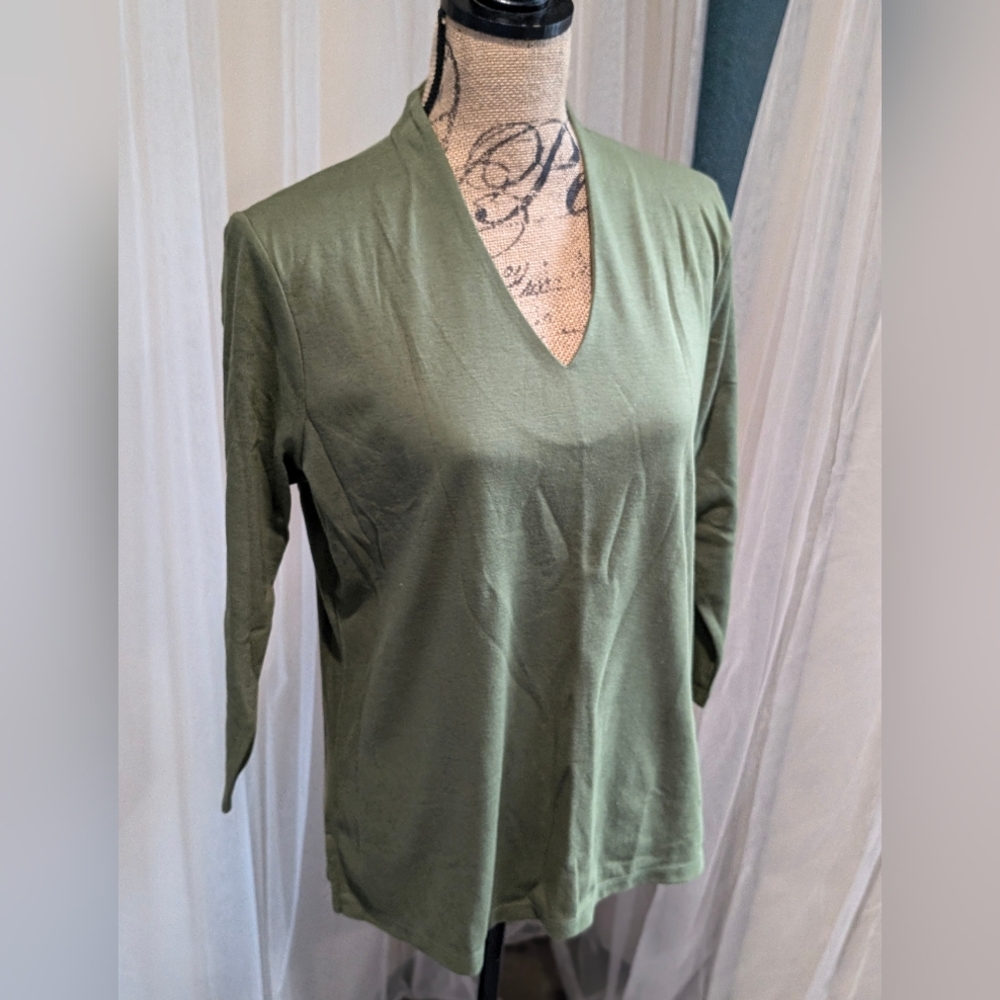 Draper's and Damon's 3/4 sleeve shirt
